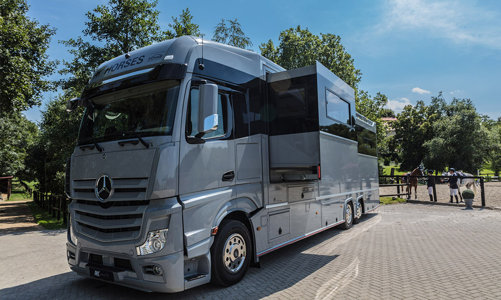 AK-Pferdetransporter